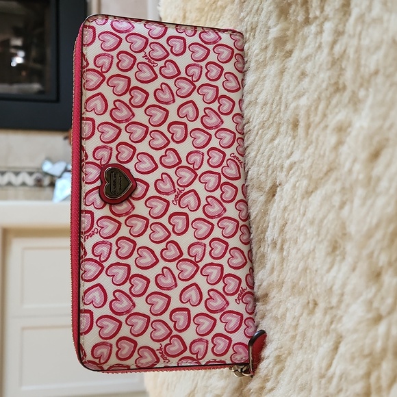 Adorable Like New Coach Heart 3/4 Zippered Long Wallet ❤️🩷🩶 - Picture 14 of 16